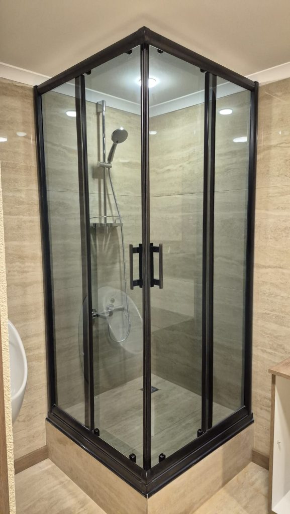 90×90 Köşe Siyah Profil Füme Cam Duşakabin