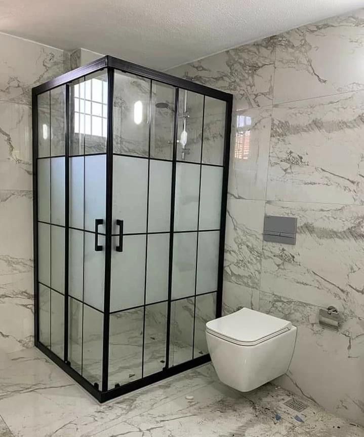 100×100 Siyah Profil Karolajlı Cam