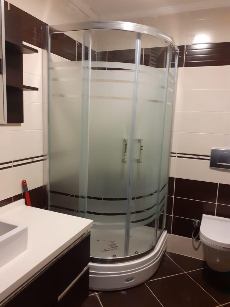 90×90 Oval Parlak Krom Desenli Cam Duşakabin