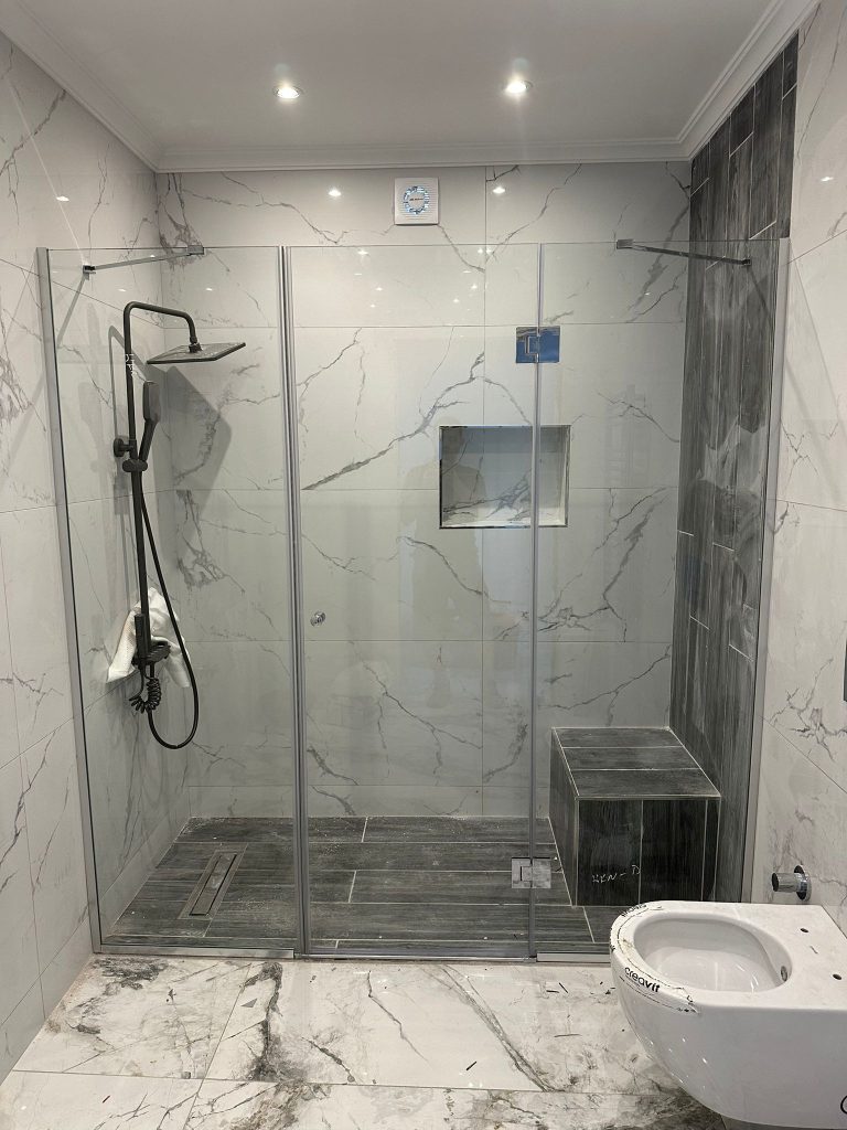 İki Duvar Arası Menteşeli Cam Duşakabin